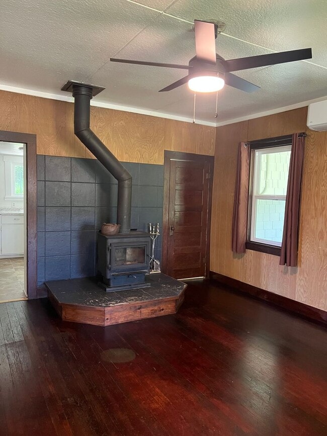 Building Photo - Pine Grove Home