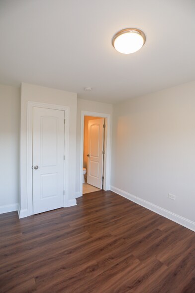 Building Photo - 8651 Foster Ave