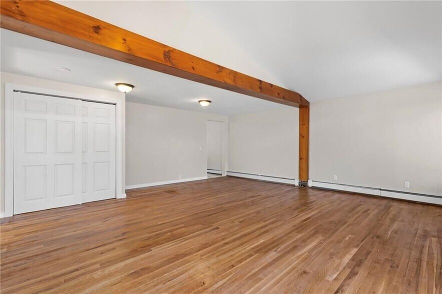 Building Photo - 400 Schooner Ave