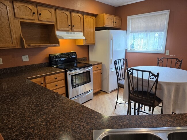 Building Photo - 904 Avenida Del Sumbre