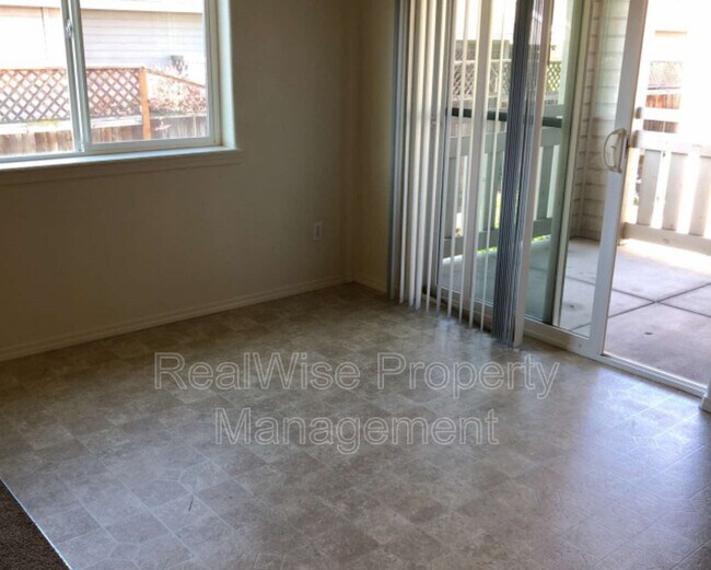 Building Photo - 1984 Sky Park Dr