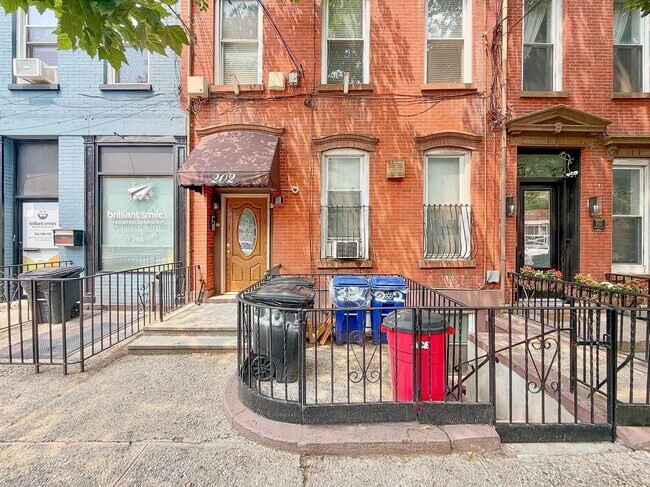 Building Photo - 202 Bloomfield St