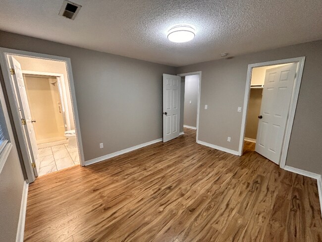 Building Photo - 6060 SW 170th Ave