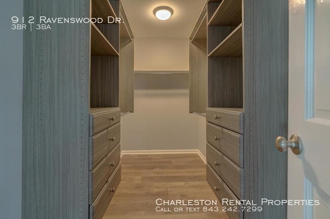 Building Photo - 912 Ravenswood Dr