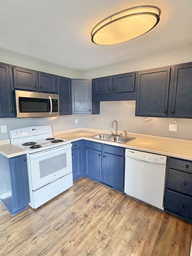 Building Photo - 1601 Thistle Dr