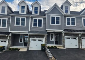 Building Photo - 328 Foxtail Ln