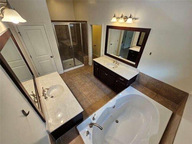 Building Photo - 2104 McFarlin Ln