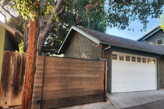 Building Photo - 1772 Corson St