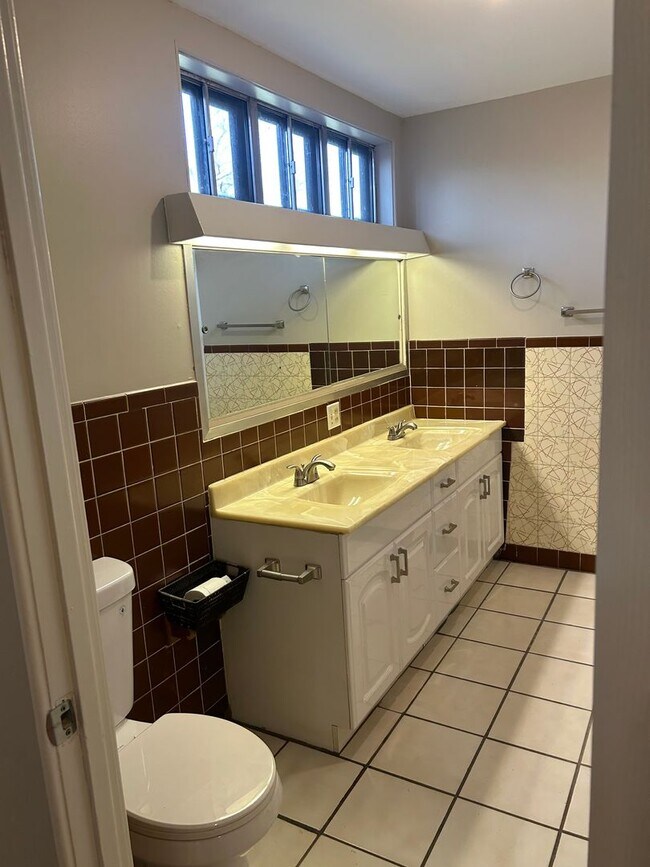 Building Photo - Contact Peggy 501 676 1758