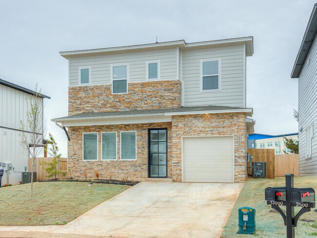 Building Photo - 13000 Maplewood Ave