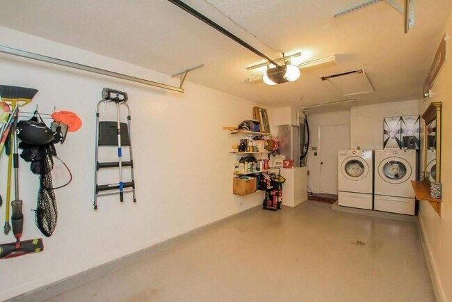 Building Photo - 9709 Sunny Isle Cir