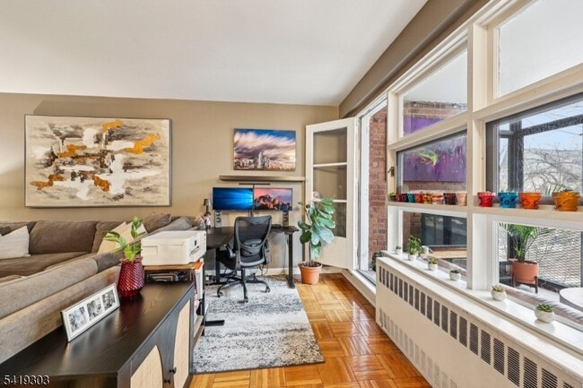 Building Photo - 5 Roosevelt Pl