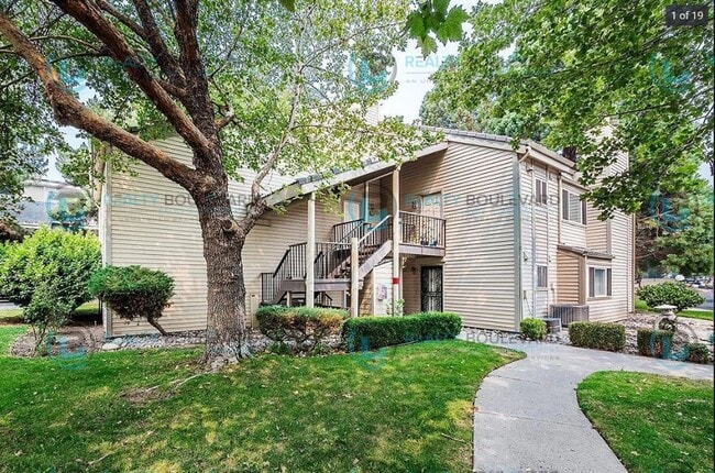 Primary Photo - 1 Month free!! This stunning two-bedroom, two-bathroom townhouse with Loft Area