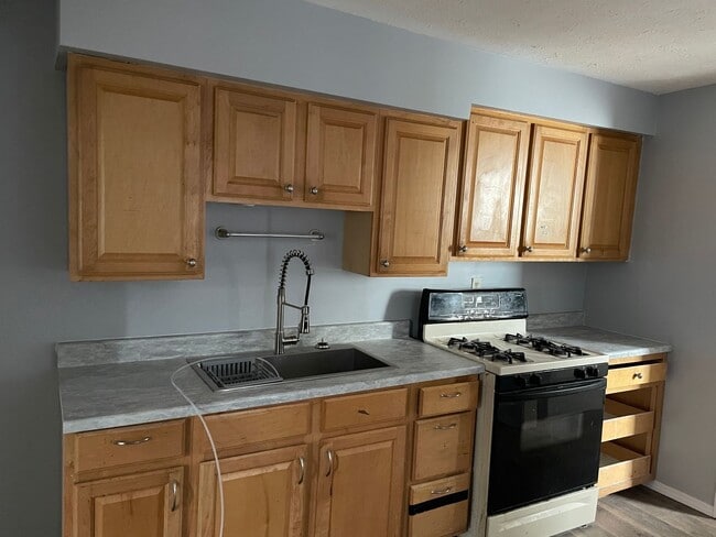 Building Photo - Updated, Two Bedroom home in Fairborn with...