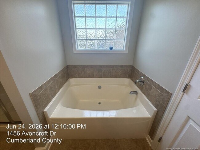 Building Photo - 1456 Avoncroft Dr