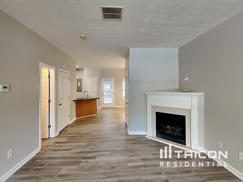 Building Photo - 1570 Eastern Sunrise Ln