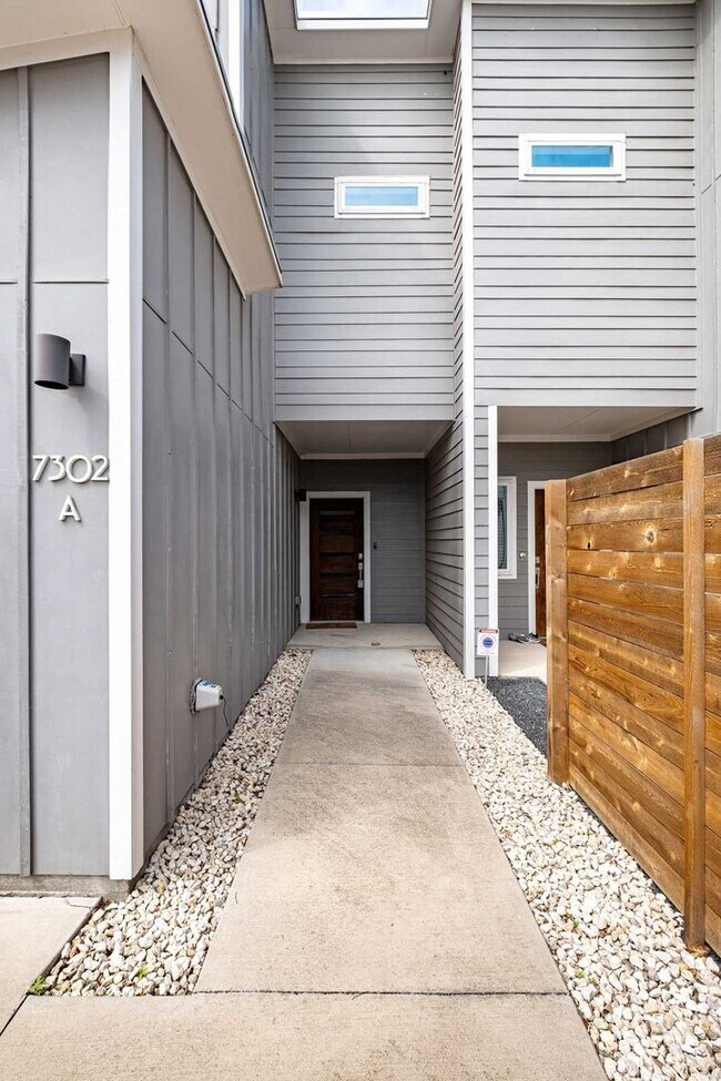 Building Photo - Contemporary 2 Bedroom, 2.5 Bath, 2-Story ...