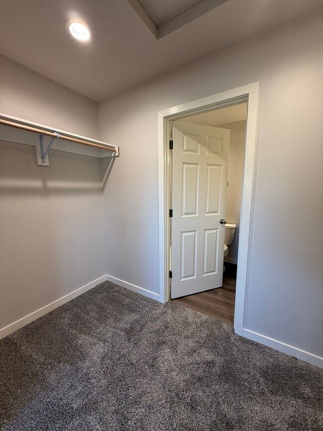 Building Photo - 5305 Smitten Street #2