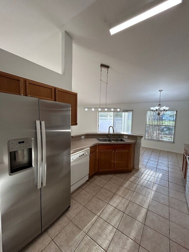 Building Photo - 10500 Lake Hasson Cir