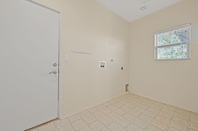 Building Photo - Bright Tierra Contenta Retreat