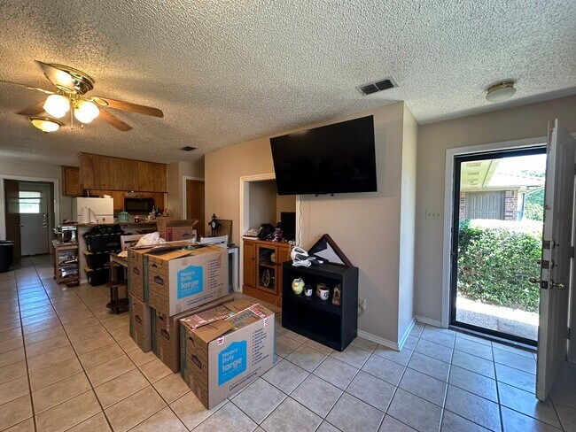 Building Photo - 2108/2110 Stoneridge  SERIES 1