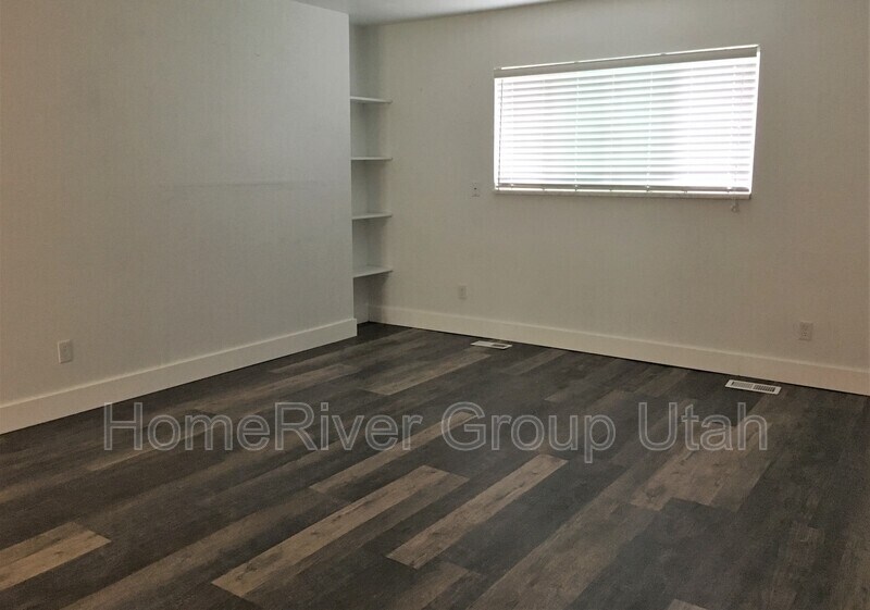 Building Photo - 328 W Amiron Way