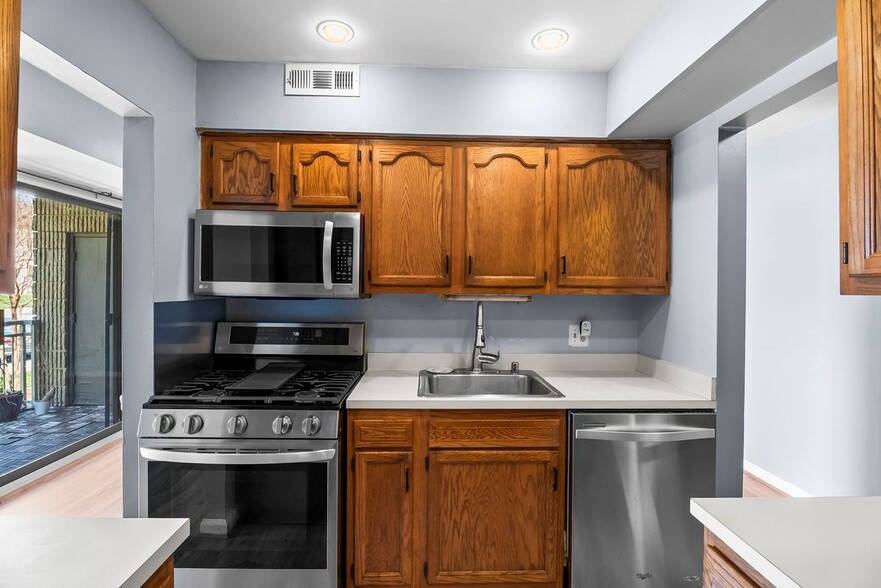 Building Photo - 6087 Majors Ln