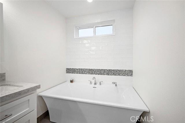 Building Photo - 13041 Moorpark St