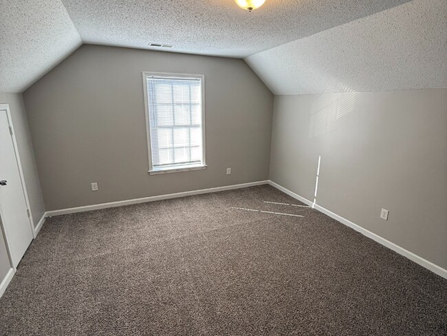 Building Photo - 4627 Chelwood Dr