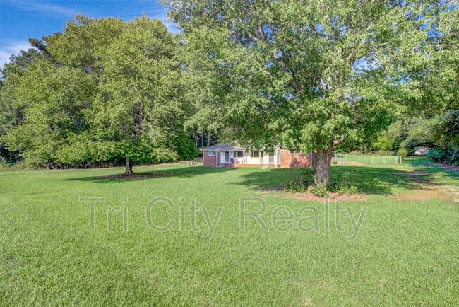 Building Photo - 214 Brooks Rd