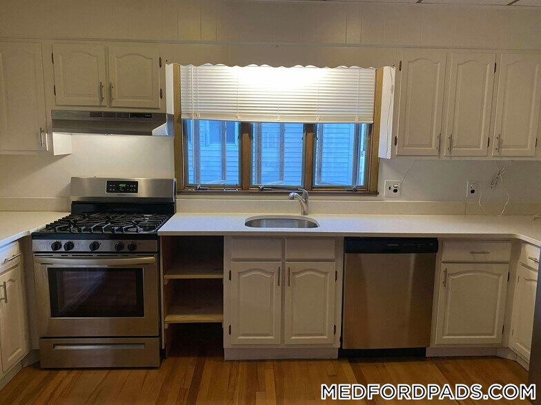 Building Photo - 60 Pinkert St