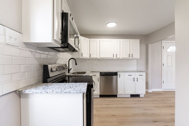 Building Photo - 957 Exeter Rd