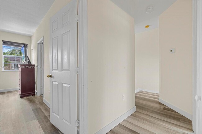 Building Photo - 755 E Mowry Ct