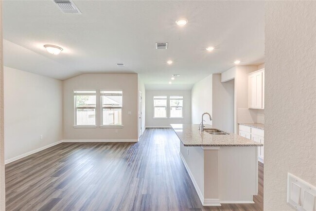 Building Photo - 4905 Hazelnut Ln
