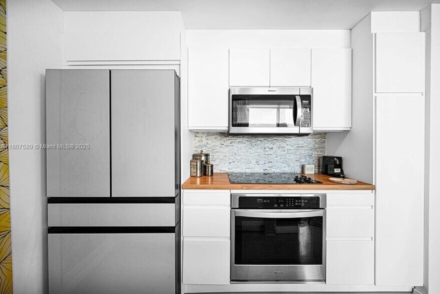 Building Photo - 300 S Biscayne Blvd