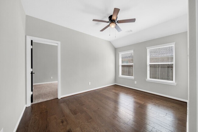 Building Photo - 18739 Laurel Hills Dr
