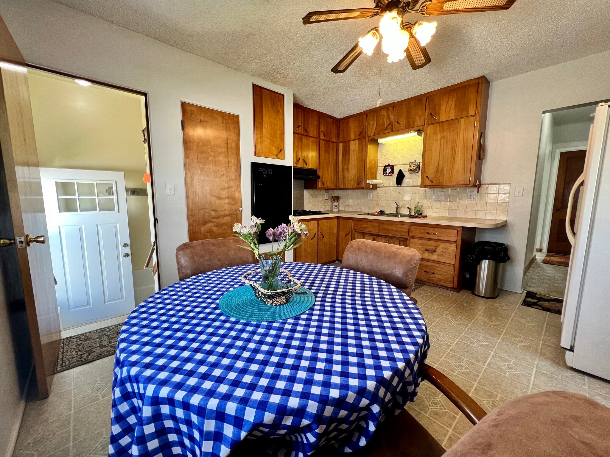 Kitchen - 902 Adrian St