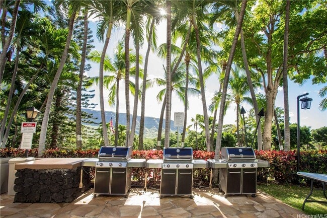 Building Photo - Makaha Valley Towers Fully Furnished. 1 Bedroom/1 Bath