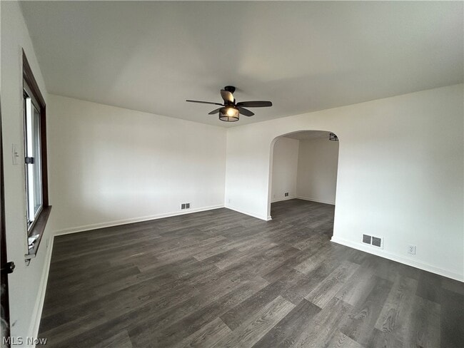 Building Photo - 121 Parr Ave