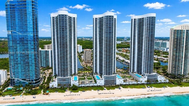 Building Photo - 15901 Collins Ave