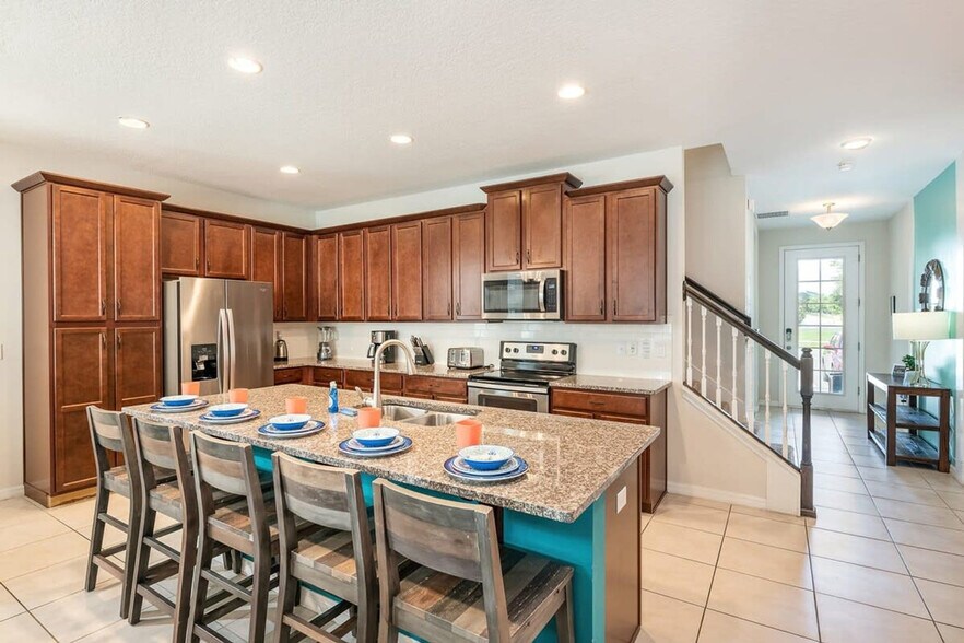 Building Photo - 1602 Carey Palm Cir
