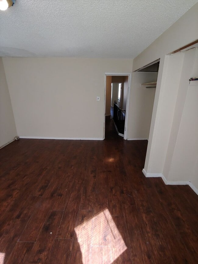 Building Photo - Prime East Kennsington