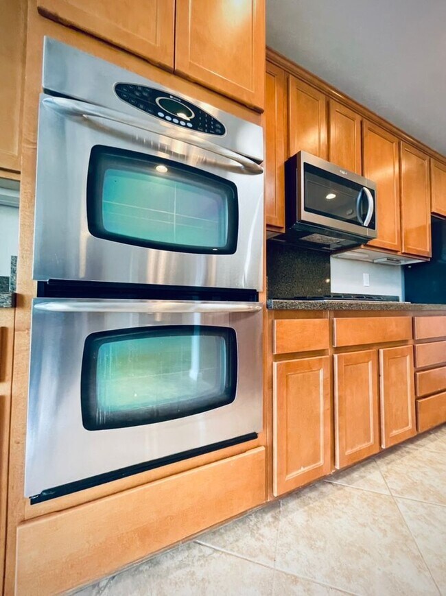 Building Photo - AMAZING SINGLE STORY HOME IN “AGE RESTRICT...