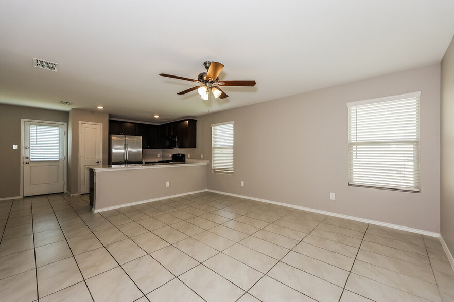 Building Photo - 1149 Crestview Dr