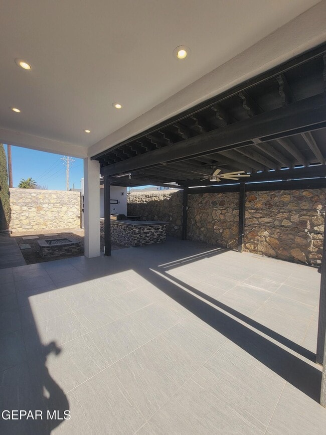 Building Photo - 244 Saltford Pl