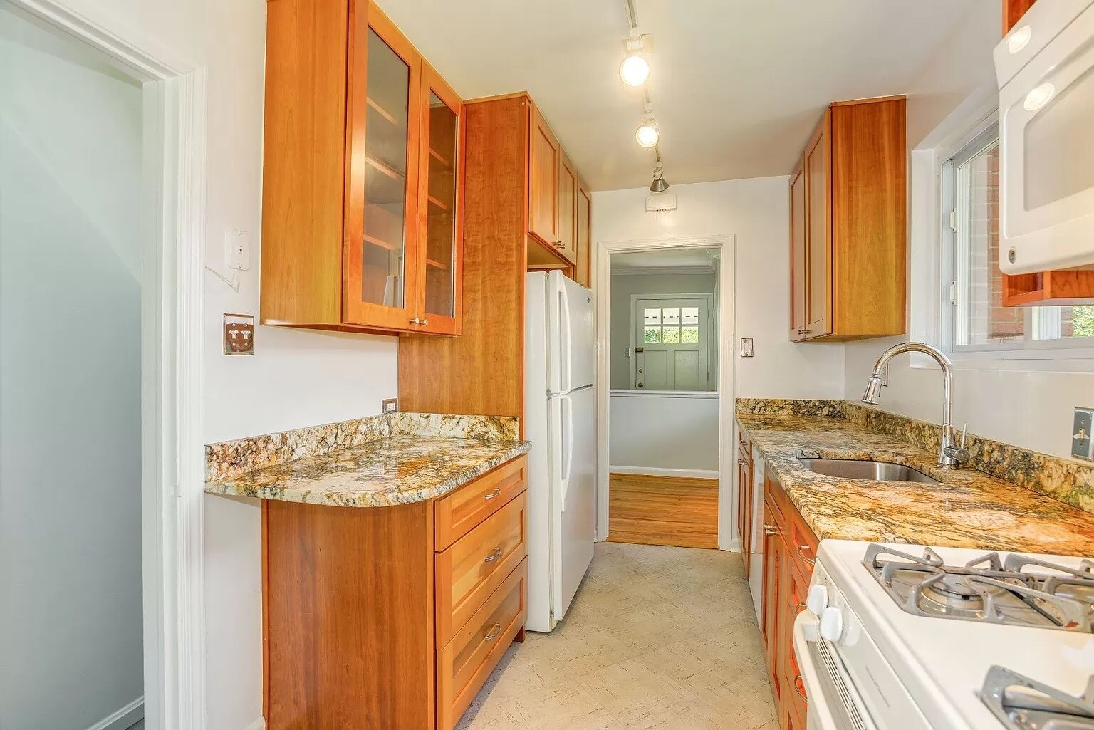 Building Photo - 3317 Glenway Dr