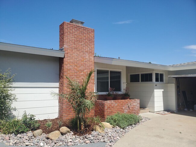 Building Photo - Recently Upgraded and Refreshed House with Pool and Casita