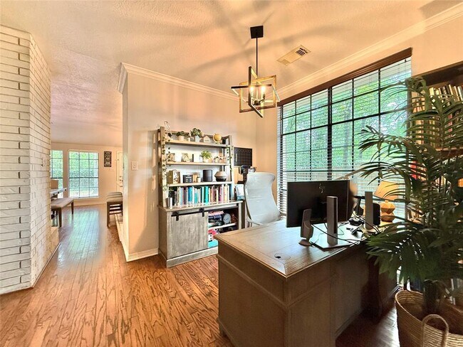 Building Photo - 42 Village Knoll Pl