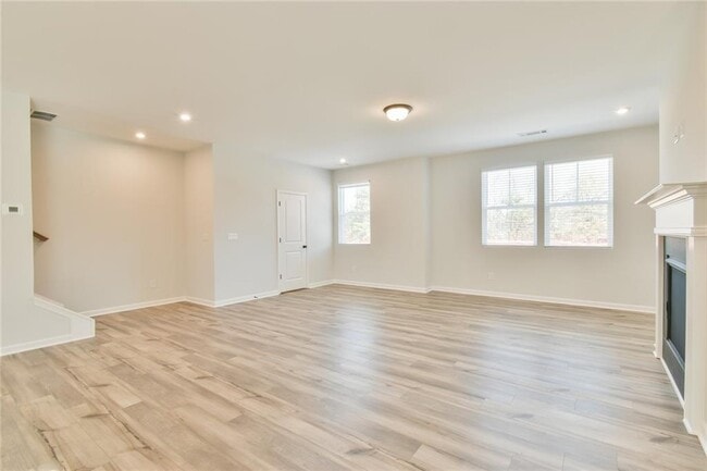 Building Photo - 2350 Whistler Wy NE