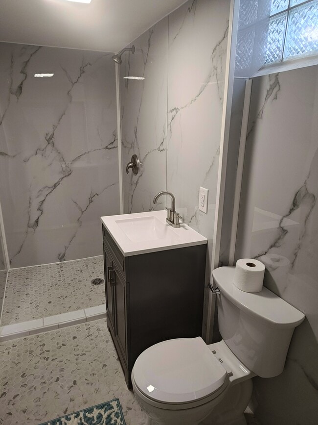 Building Photo - 2947 Chamberlain Rd